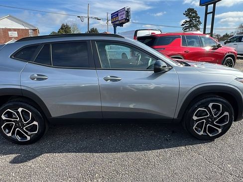 New 2026 Chevrolet Trax RS w/ Sunroof Package image 4