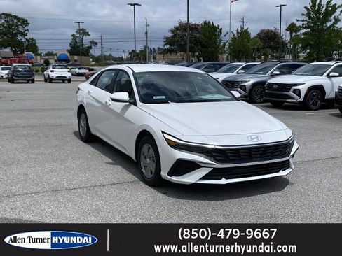 New 2026 Hyundai Elantra SE FWD image 1