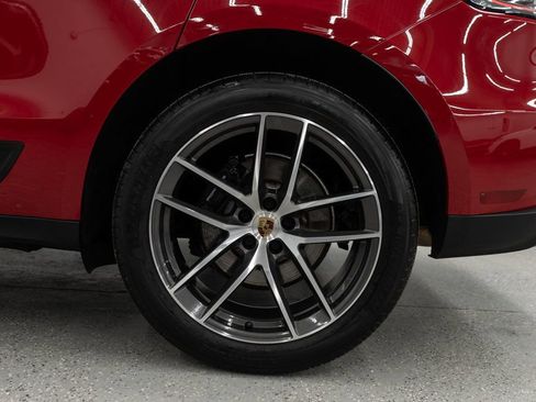 Used 2024 Porsche Macan w/ Premium Plus Package image 30