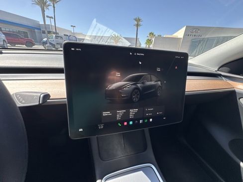 Used 2024 Tesla Model Y Long Range AWD/4WD image 11