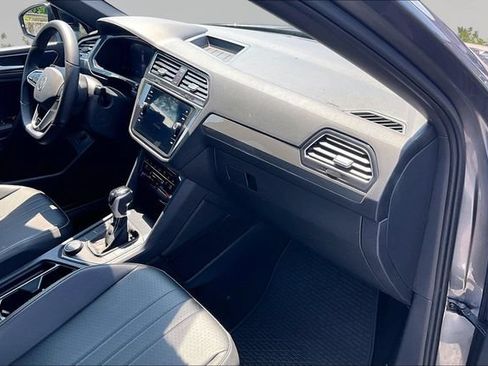 Used 2022 Volkswagen Tiguan SE R-Line AWD/4WD image 15