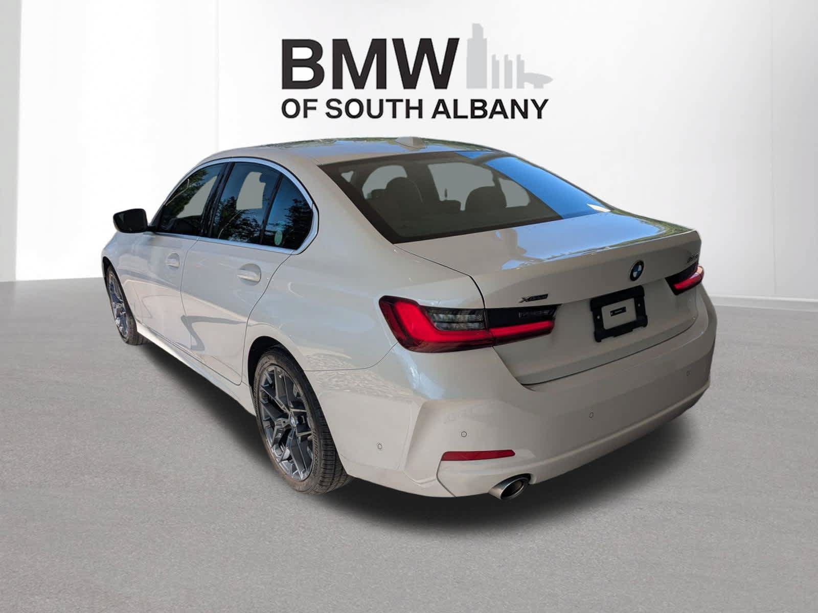 Used 2026 BMW 330i xDrive Sedan w/ Premium Package AWD/4WD image 4