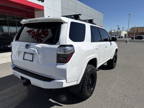 Used 2016 Toyota 4Runner SR5 AWD/4WD image 4