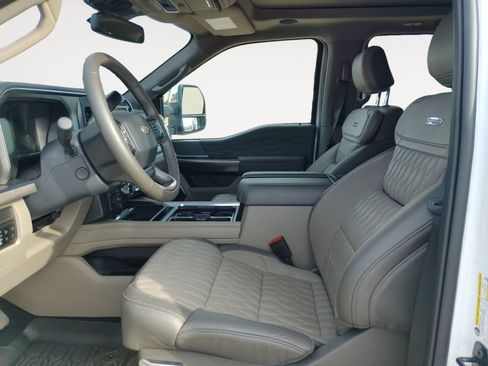 Used 2025 Ford F450 Platinum w/ Platinum Plus Package image 9