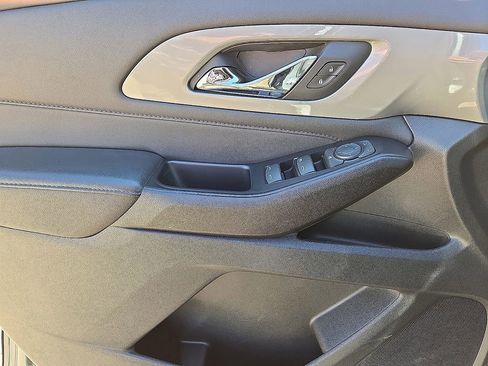 Used 2023 Chevrolet Traverse LT image 20