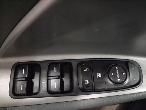 Used 2020 Kia Niro LX image 12