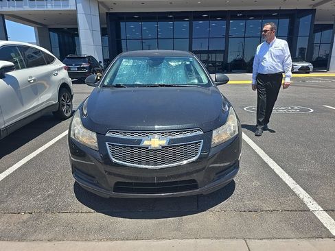 Used 2014 Chevrolet Cruze LS FWD image 2