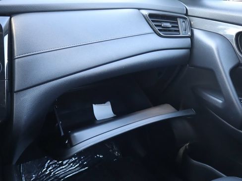 Used 2018 Nissan Rogue S AWD/4WD image 37