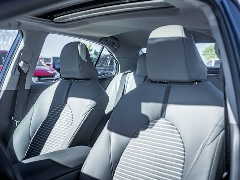 Used 2024 Toyota Camry SE image 13