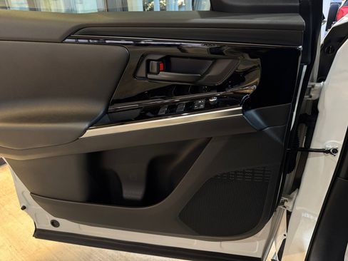 Used 2023 Toyota bZ4X Limited image 29