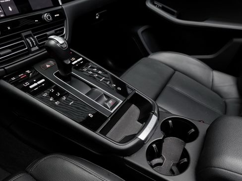 Used 2023 Porsche Macan image 21
