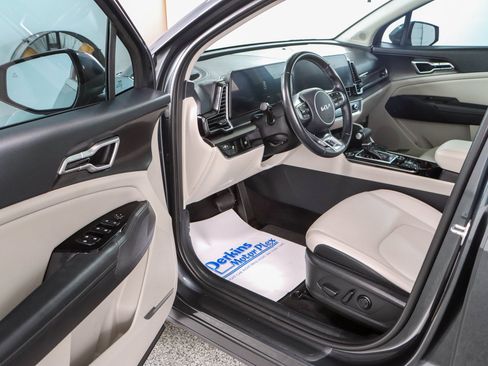 Used 2025 Kia Sportage EX FWD image 3