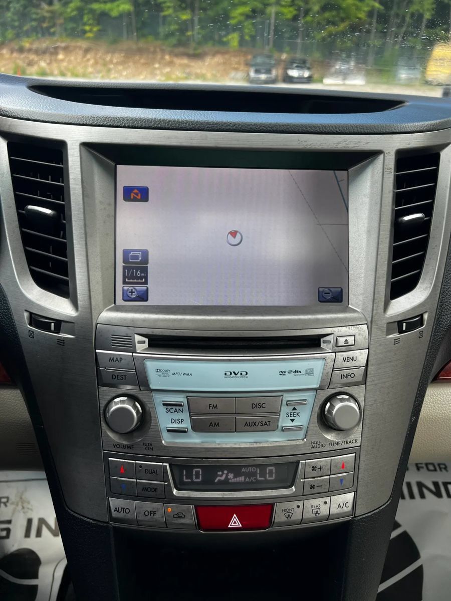 Used 2010 Subaru Outback 2.5i Limited AWD/4WD image 14
