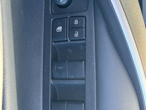 Used 2025 Toyota Corolla SE image 23