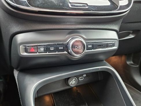 Certified 2023 Volvo C40 P8 Recharge Ultimate w/ Protection Package Premier image 23