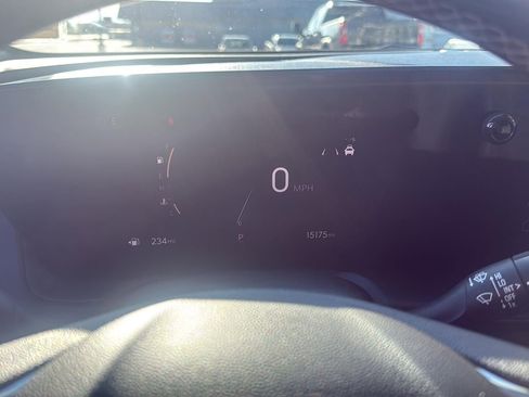 Used 2025 Buick Encore GX Preferred AWD/4WD image 12