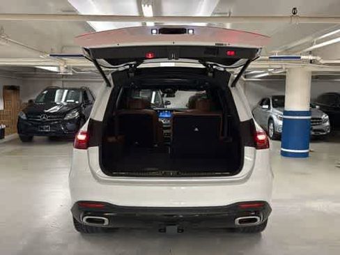 Used 2024 Mercedes-Benz GLS 580 4MATIC image 8