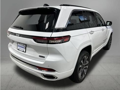 Used 2023 Jeep Grand Cherokee Overland AWD/4WD image 5