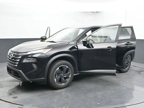 Used 2025 Nissan Rogue SV FWD image 34