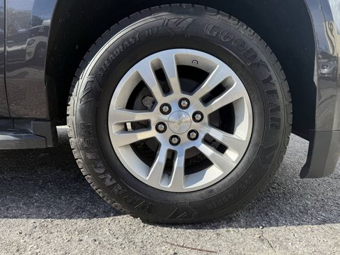 Used 2017 Chevrolet Tahoe LS RWD image 28
