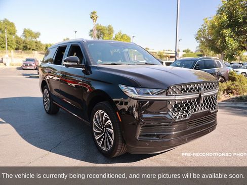 Used 2025 Lincoln Navigator Black Label image 8