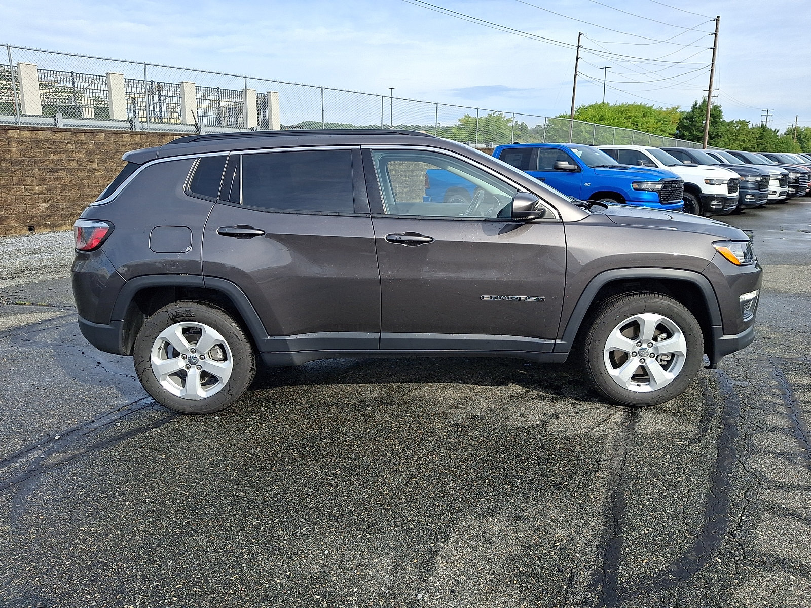 Used 2020 Jeep Compass Latitude w/ Cold Weather Group AWD/4WD image 7