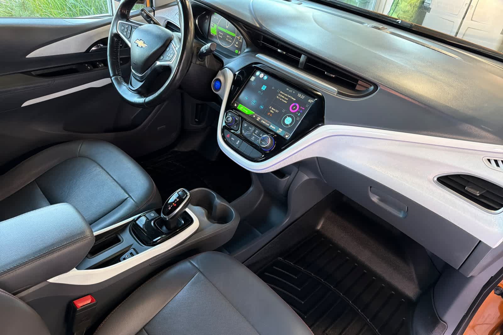 Used 2018 Chevrolet Bolt Premier w/ Driver Confidence II Package FWD image 18