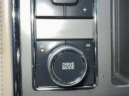 Used 2020 Ford Expedition XLT w/ Equipment Group 202A AWD/4WD image 33
