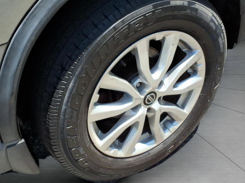 Used 2017 Nissan Rogue SV w/ SV Premium Package AWD/4WD image 6