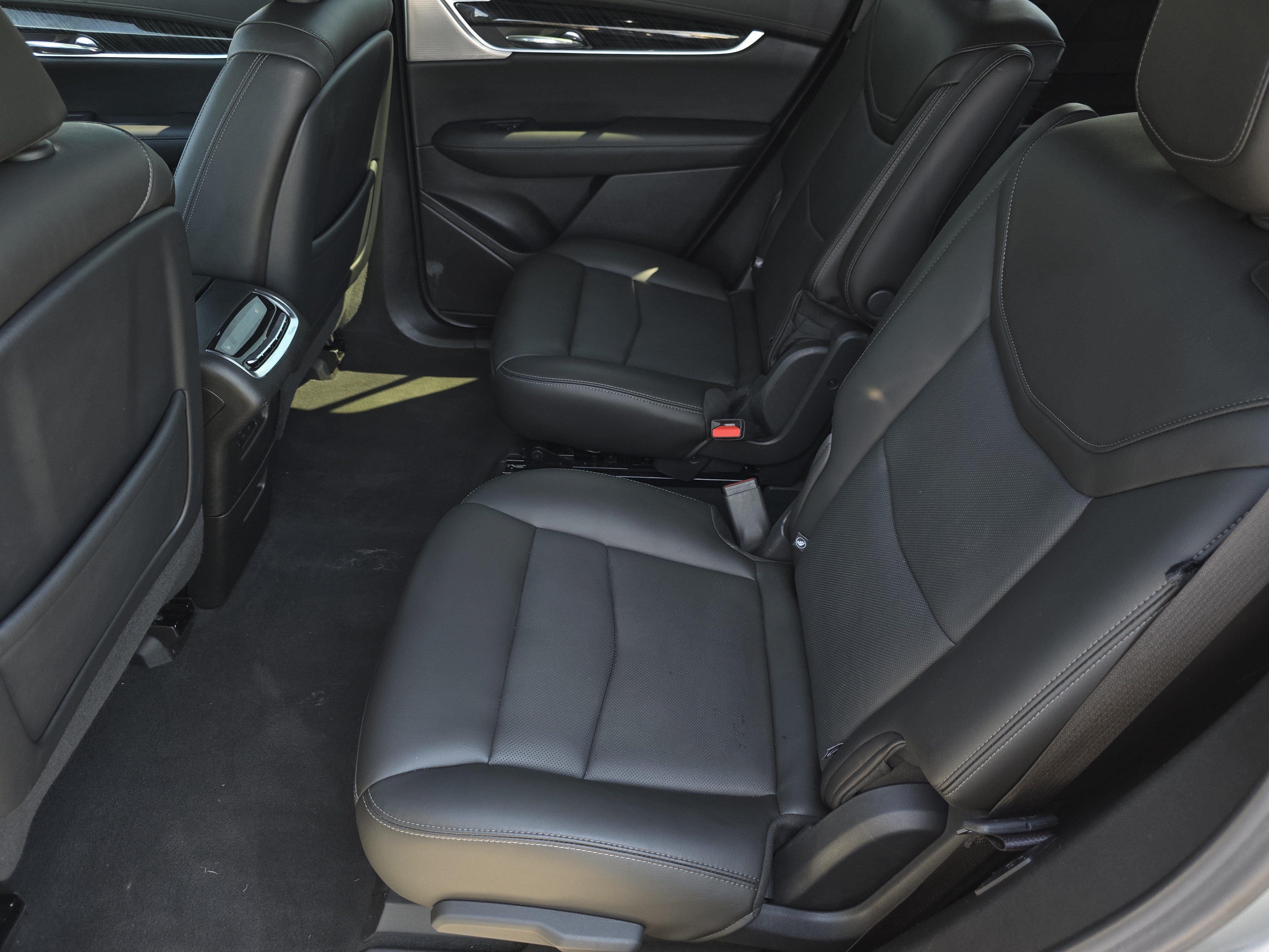 Used 2023 Cadillac XT6 Premium Luxury w/ Technology Package FWD image 26
