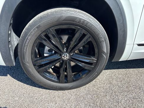 Certified 2023 Volkswagen Atlas SEL R-Line AWD/4WD image 8