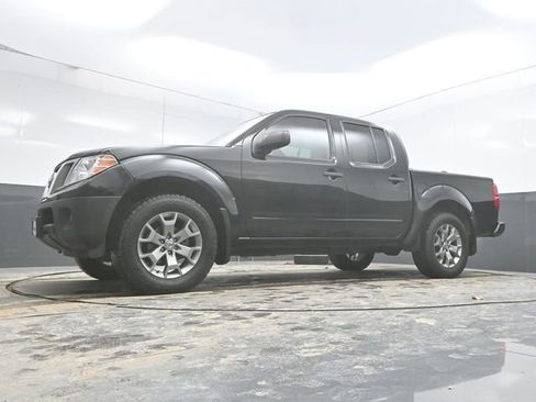 Used 2020 Nissan Frontier SV image 25