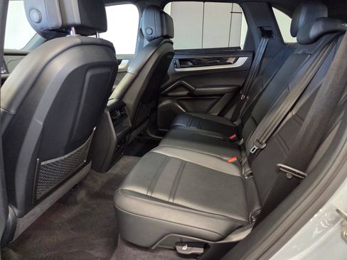 Certified 2024 Porsche Cayenne AWD/4WD image 11