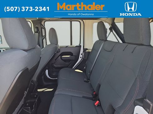 Used 2026 Jeep Wrangler Unlimited Rubicon AWD/4WD image 12