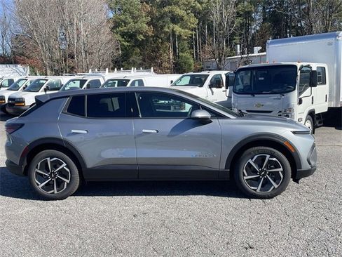 New 2026 Chevrolet Equinox EV LT image 2