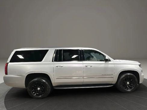Used 2017 Chevrolet Suburban LT image 6
