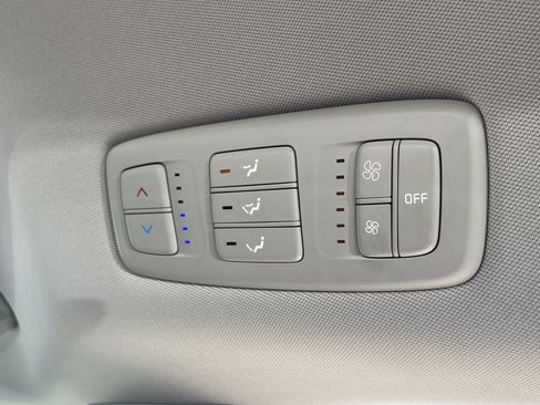 Used 2024 Kia Carnival LX FWD image 23