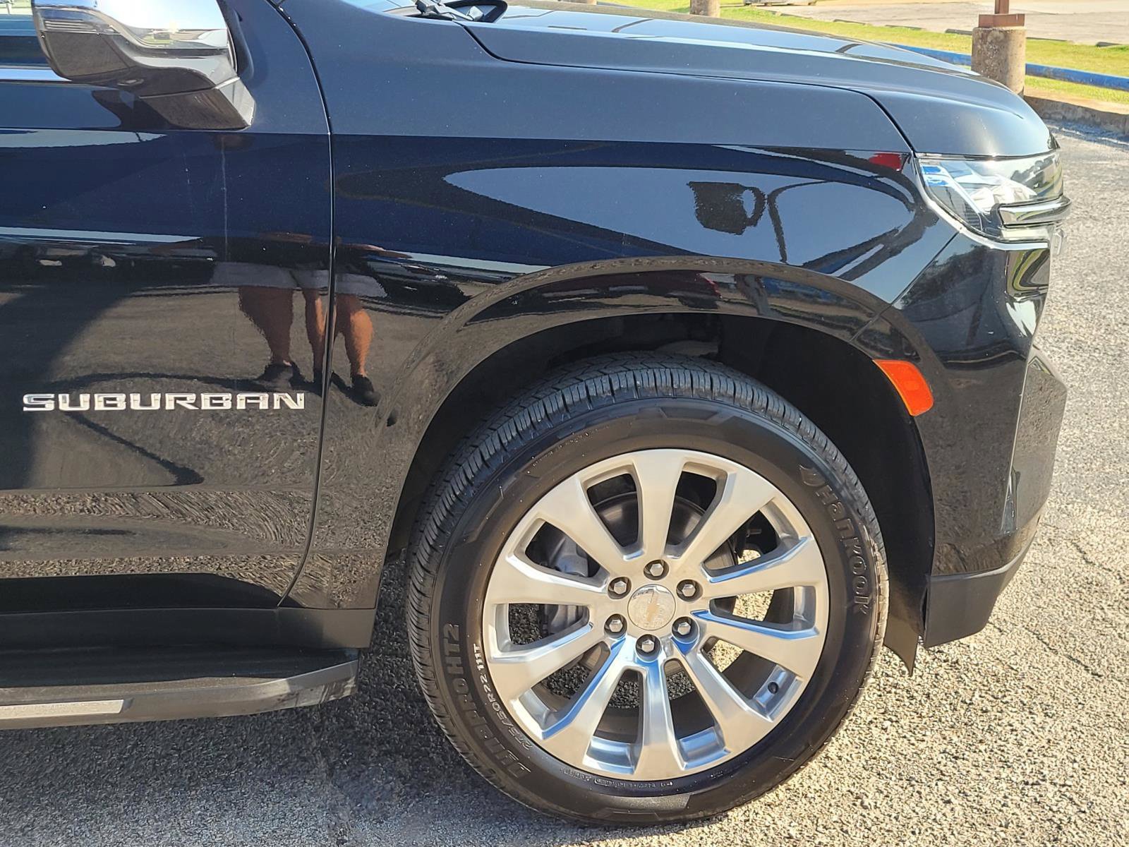 Used 2022 Chevrolet Suburban Premier AWD/4WD image 8