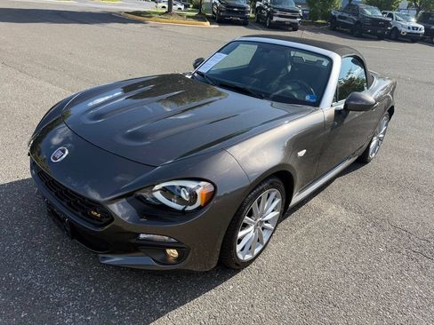 Used 2017 FIAT 124 Spider Lusso RWD image 3