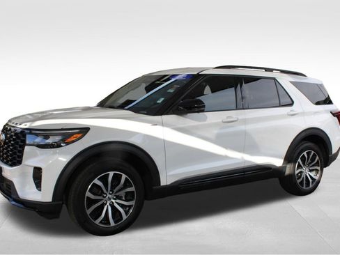 Used 2025 Ford Explorer ST-Line AWD/4WD image 10