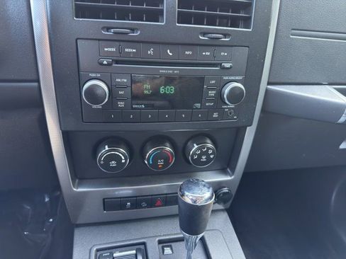 Used 2011 Jeep Liberty Sport image 17