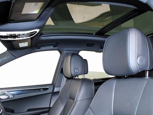 Used 2025 Porsche Macan image 21