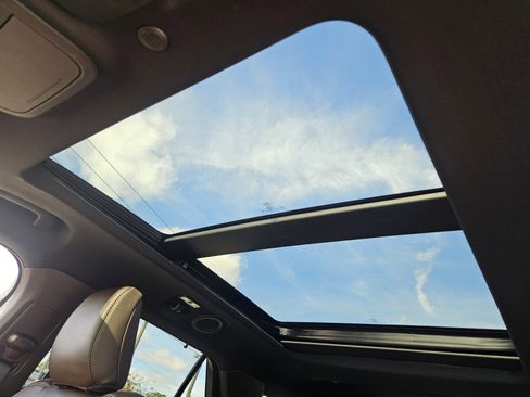 Used 2024 Ford Explorer King Ranch w/ Technology Package image 15