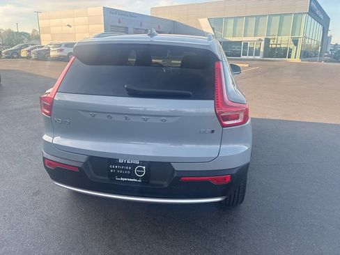 Used 2025 Volvo XC40 B5 Plus image 4