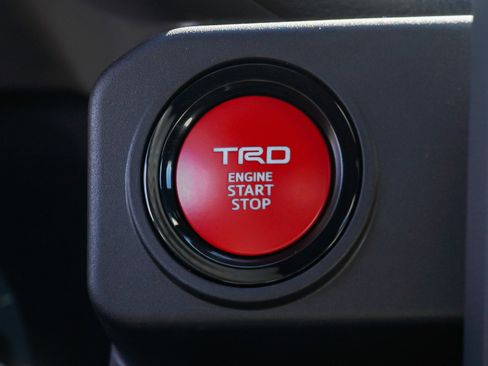Certified 2026 Toyota Tacoma TRD Off-Road AWD/4WD image 35
