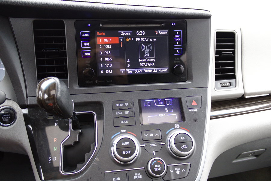 Used 2016 Toyota Sienna XLE FWD image 18