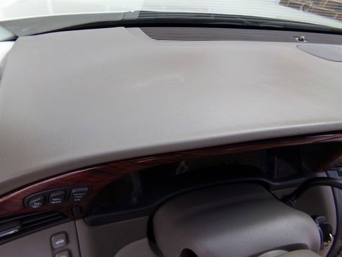 Used 2003 Cadillac De Ville Sedan w/ Comfort & Convenience Package image 39