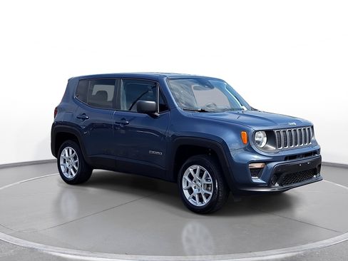 Used 2023 Jeep Renegade Latitude AWD/4WD image 2