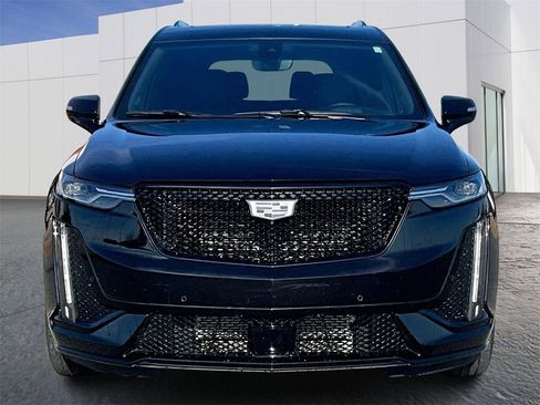 Used 2023 Cadillac XT6 Sport w/ LPO, ONYX Package image 10