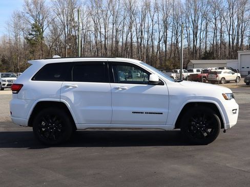 Used 2018 Jeep Grand Cherokee Altitude image 8